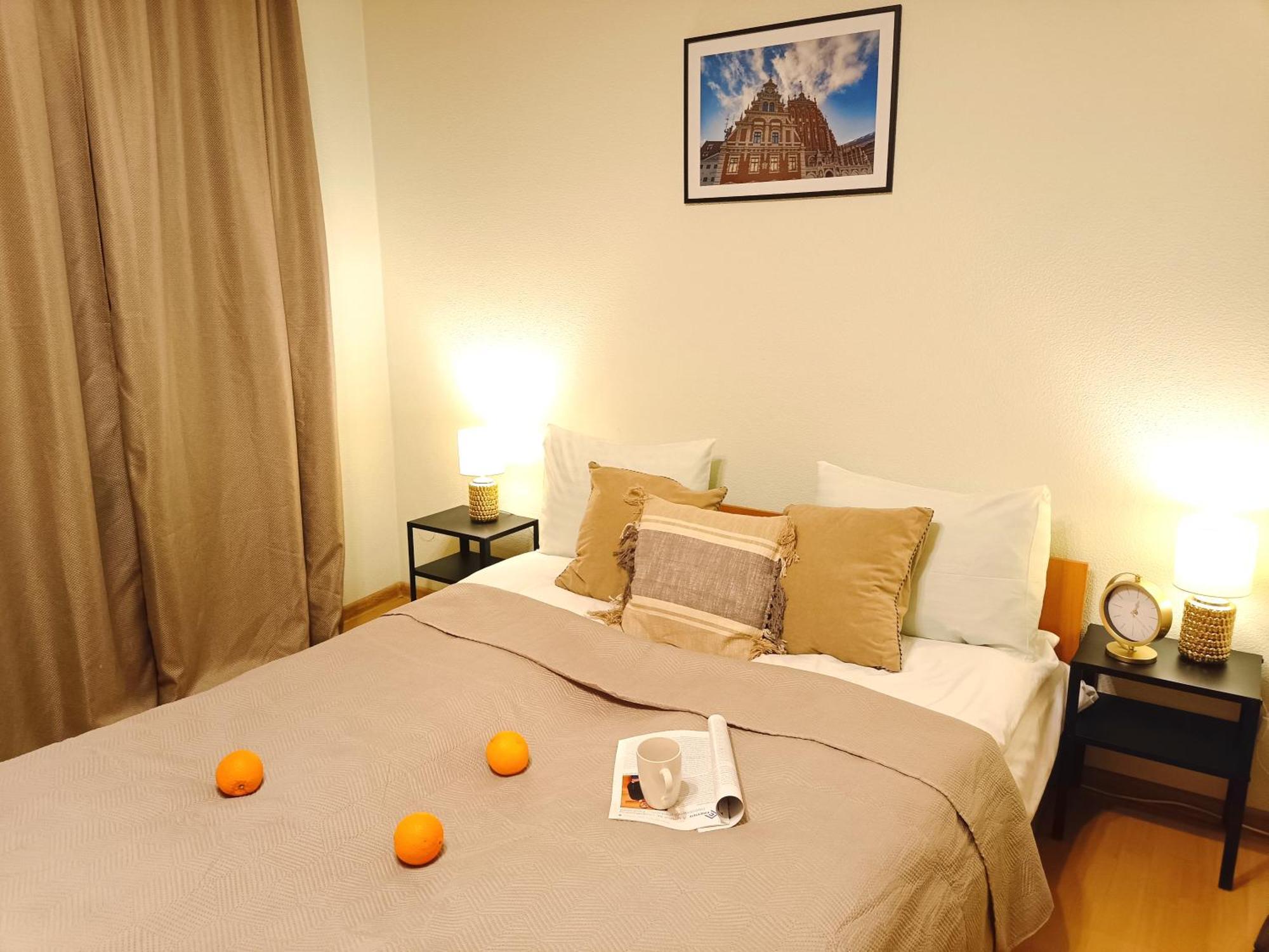 Апартаменти Two Bedroom In Old Town, Up To 6 Guests
