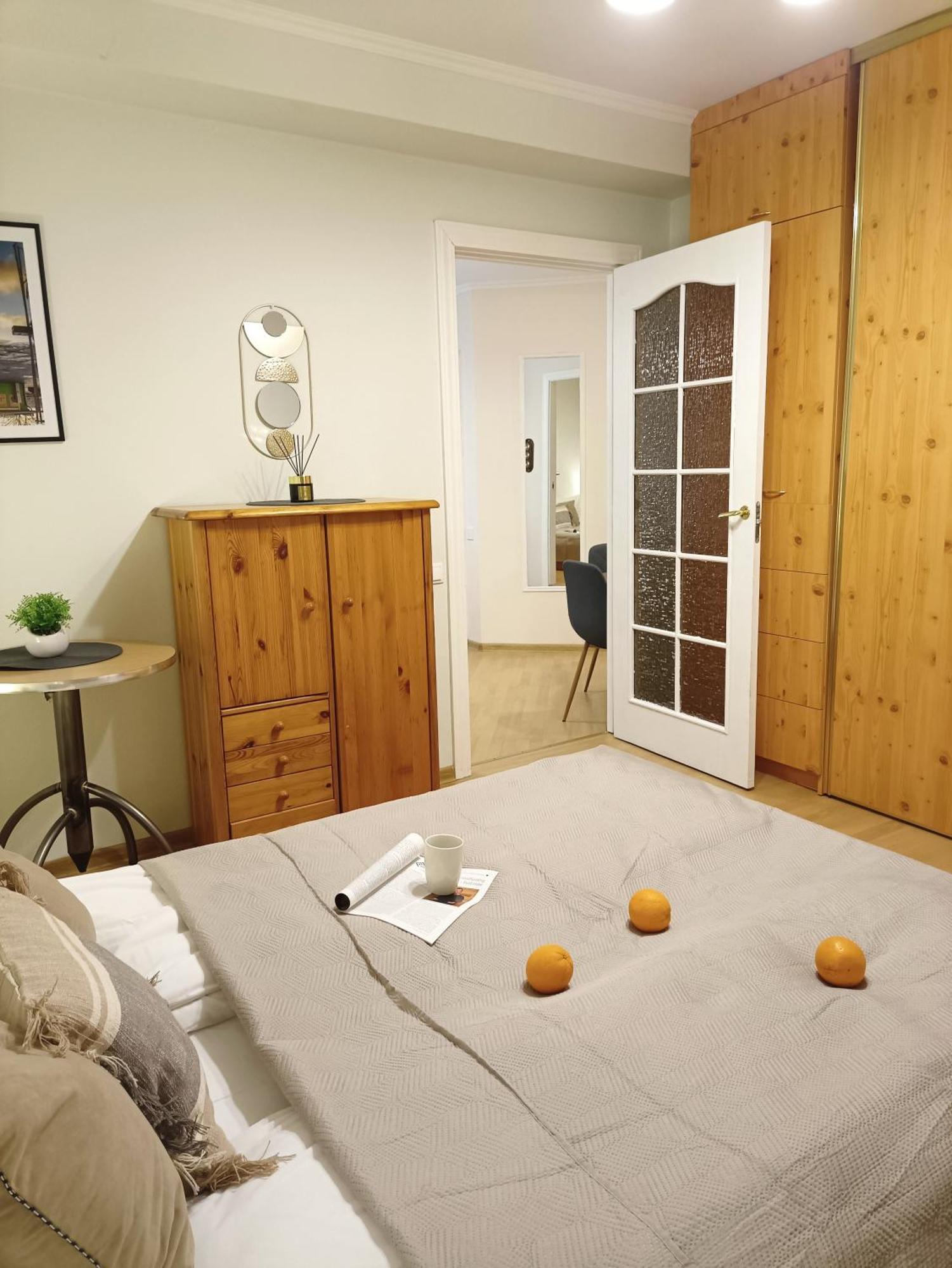Апартаменти Two Bedroom In Old Town, Up To 6 Guests Рига