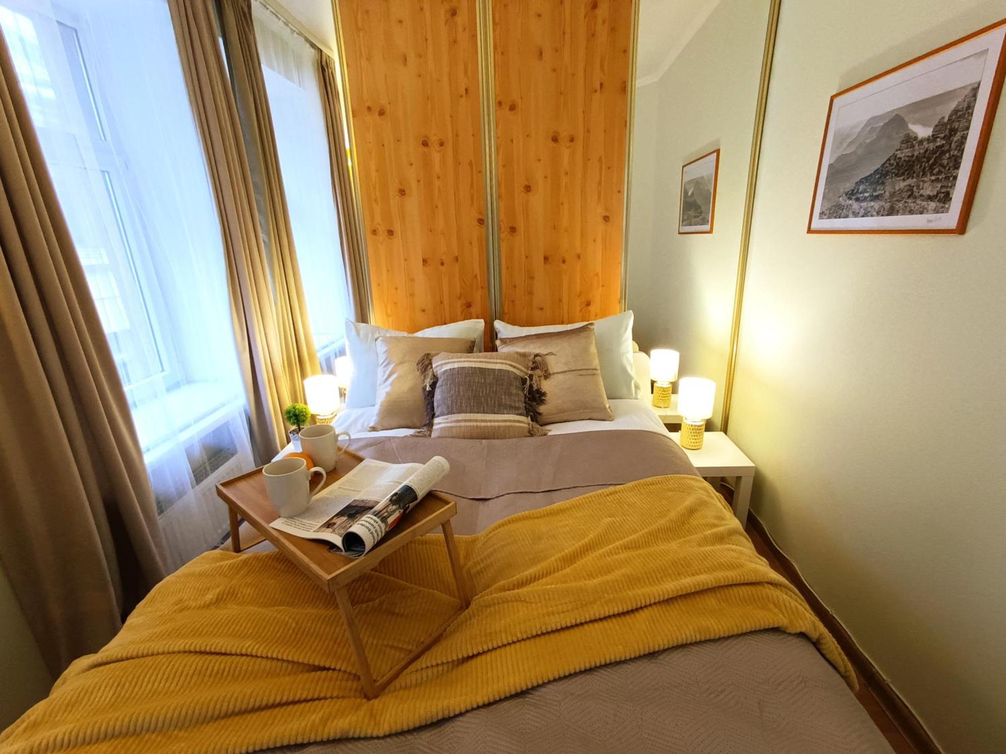 Two Bedroom In Old Town, Up To 6 Guests Апартаменти *