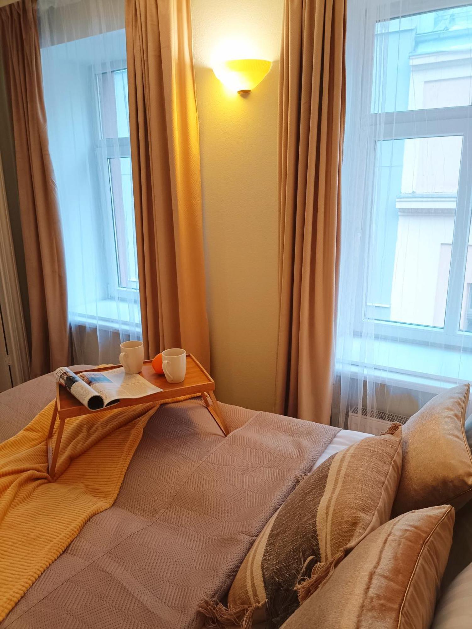 Two Bedroom In Old Town, Up To 6 Guests Апартаменти *